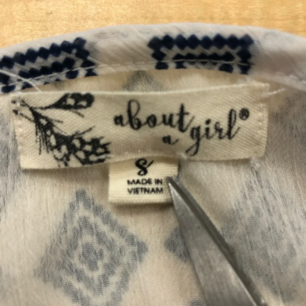ABOUT A GIRL cami tank top blouse navy blue and ivory handkerchief cut S - Picture 7 of 9